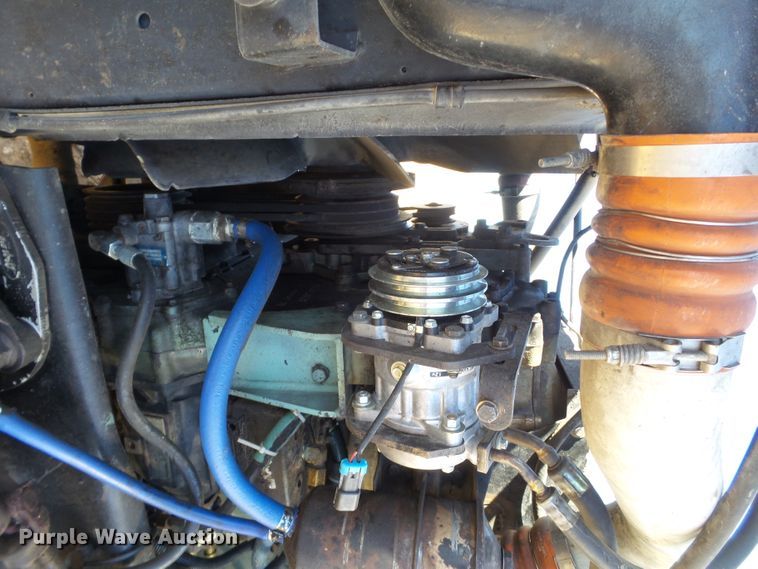 image for item GC9048 2000 Peterbilt 377 semi truck