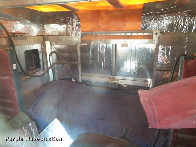 image for item GC9048 2000 Peterbilt 377 semi truck