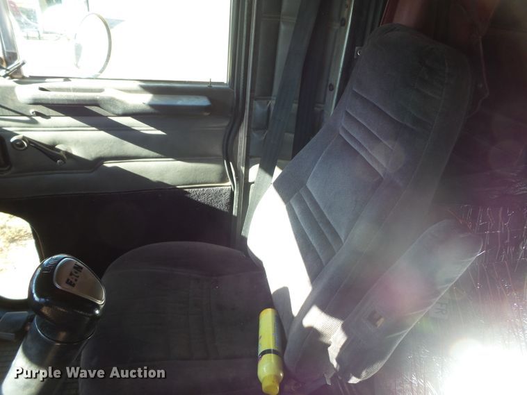 image for item GC9048 2000 Peterbilt 377 semi truck