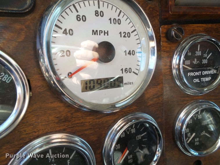 image for item GC9048 2000 Peterbilt 377 semi truck