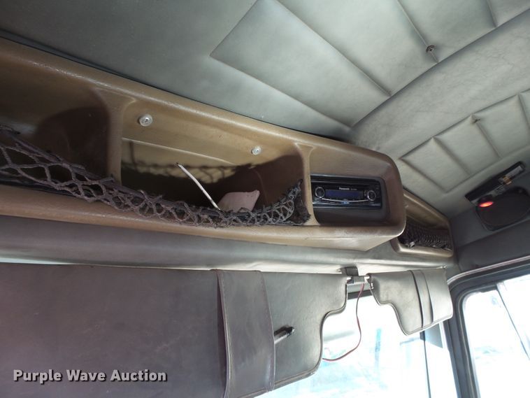 image for item GC9048 2000 Peterbilt 377 semi truck