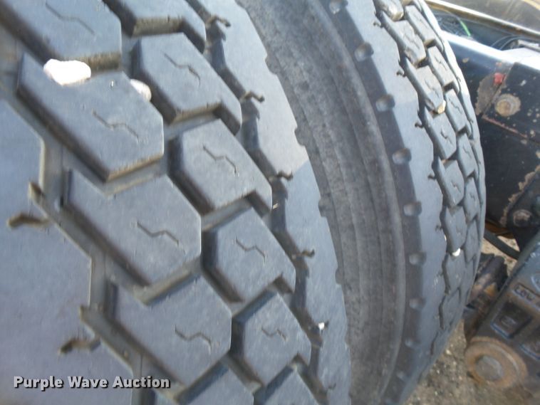 image for item GC9048 2000 Peterbilt 377 semi truck