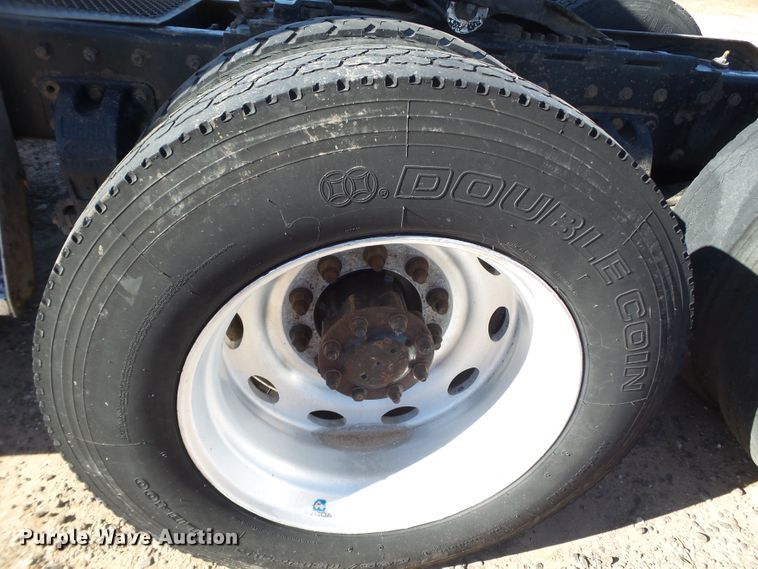 image for item GC9048 2000 Peterbilt 377 semi truck