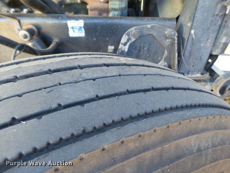 image for item GC9048 2000 Peterbilt 377 semi truck