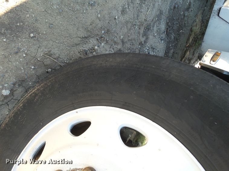 image for item GC9048 2000 Peterbilt 377 semi truck