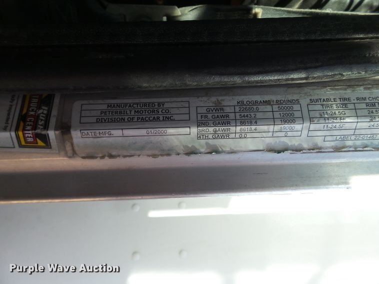 image for item GC9048 2000 Peterbilt 377 semi truck