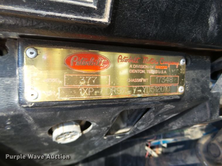 image for item GC9048 2000 Peterbilt 377 semi truck