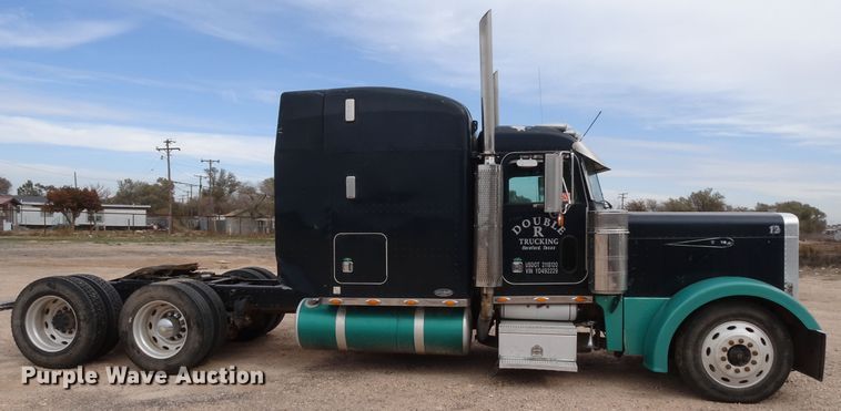image for item GC9090 2000 Peterbilt 379 semi truck
