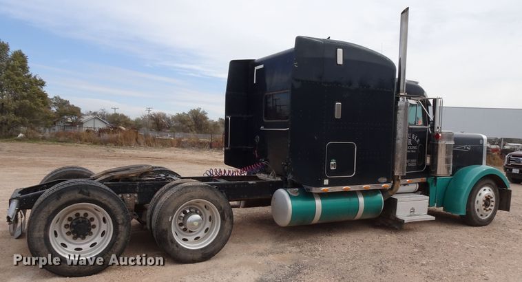 image for item GC9090 2000 Peterbilt 379 semi truck