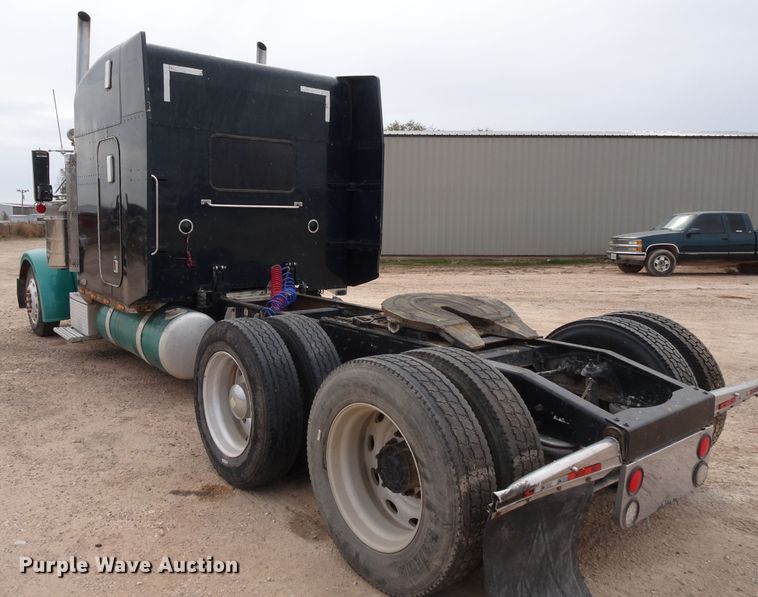 image for item GC9090 2000 Peterbilt 379 semi truck