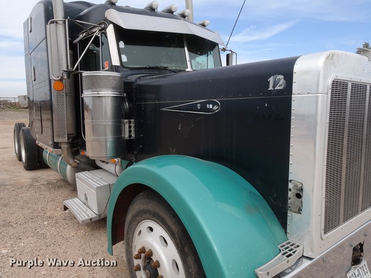 image for item GC9090 2000 Peterbilt 379 semi truck