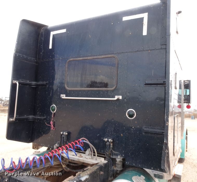 image for item GC9090 2000 Peterbilt 379 semi truck