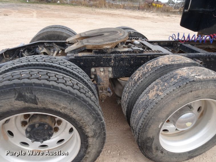 image for item GC9090 2000 Peterbilt 379 semi truck