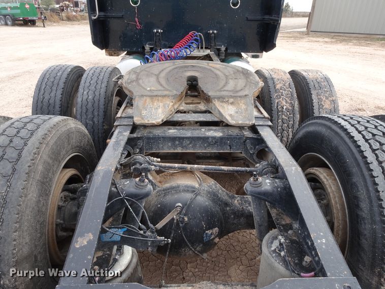 image for item GC9090 2000 Peterbilt 379 semi truck