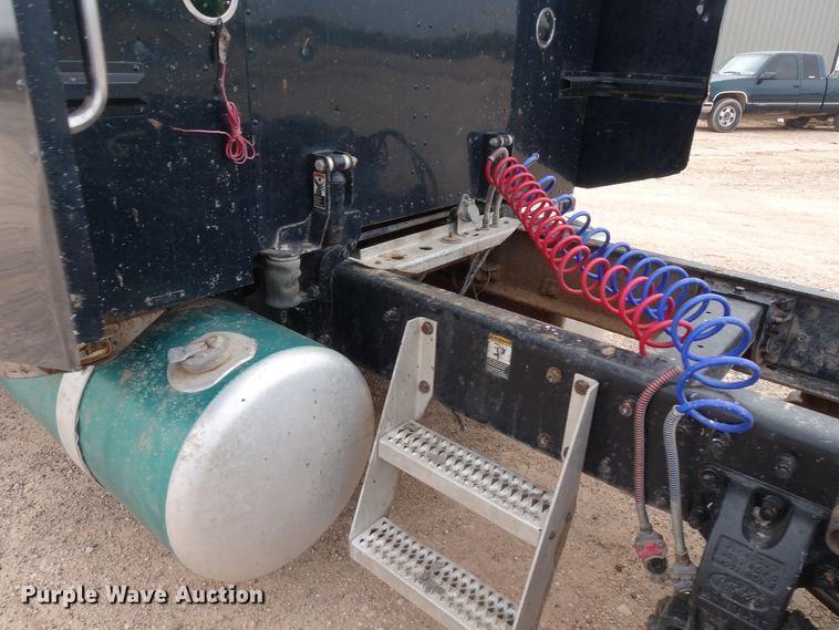 image for item GC9090 2000 Peterbilt 379 semi truck