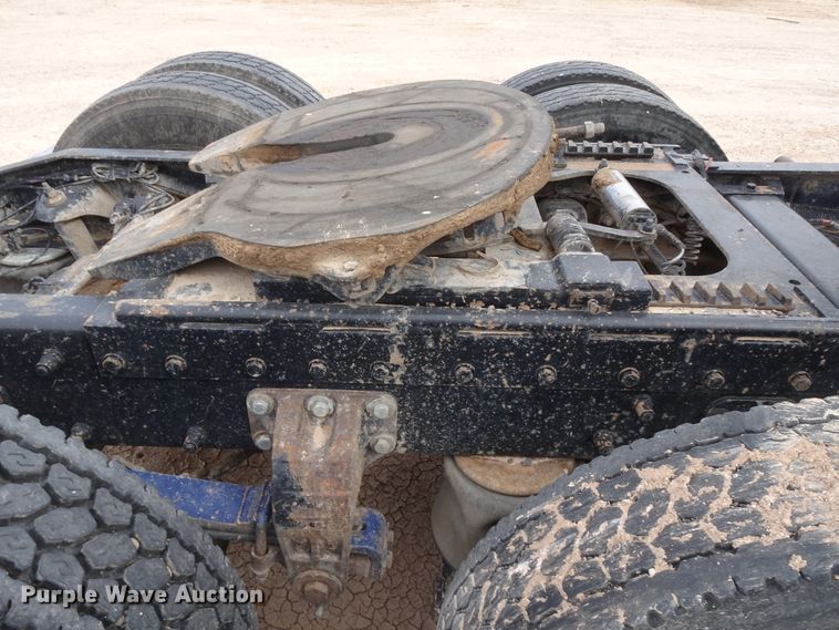 image for item GC9090 2000 Peterbilt 379 semi truck