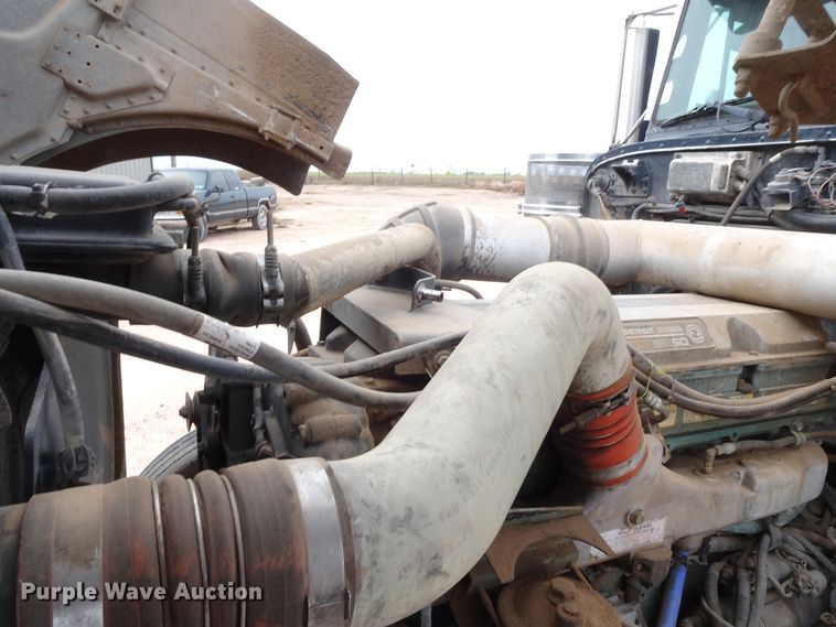 image for item GC9090 2000 Peterbilt 379 semi truck