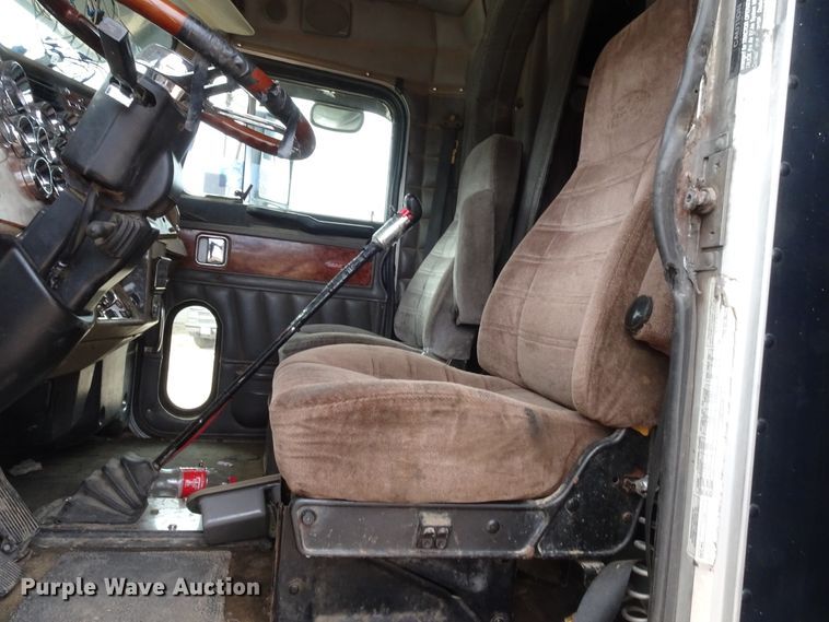 image for item GC9090 2000 Peterbilt 379 semi truck