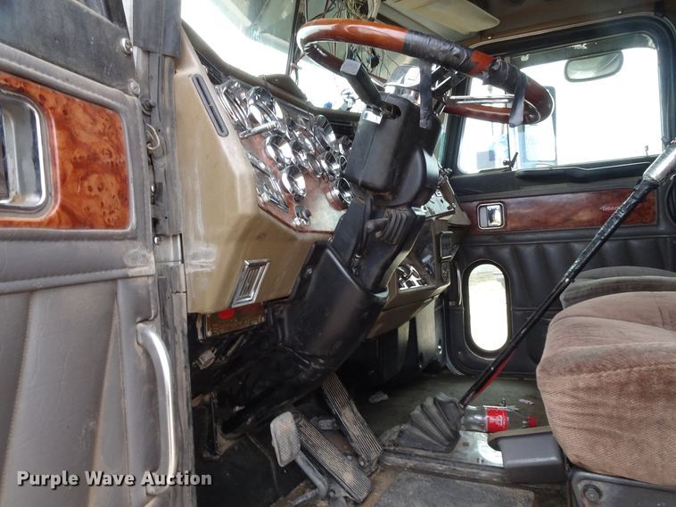 image for item GC9090 2000 Peterbilt 379 semi truck