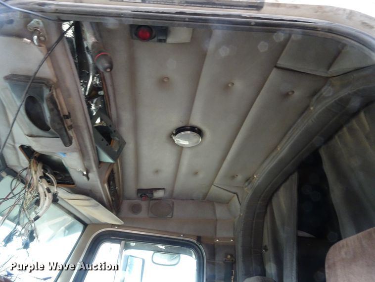 image for item GC9090 2000 Peterbilt 379 semi truck