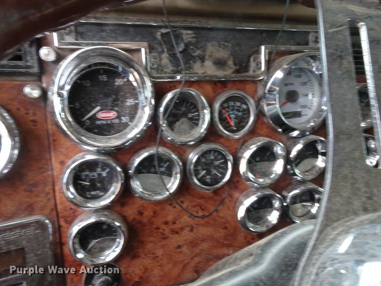 image for item GC9090 2000 Peterbilt 379 semi truck