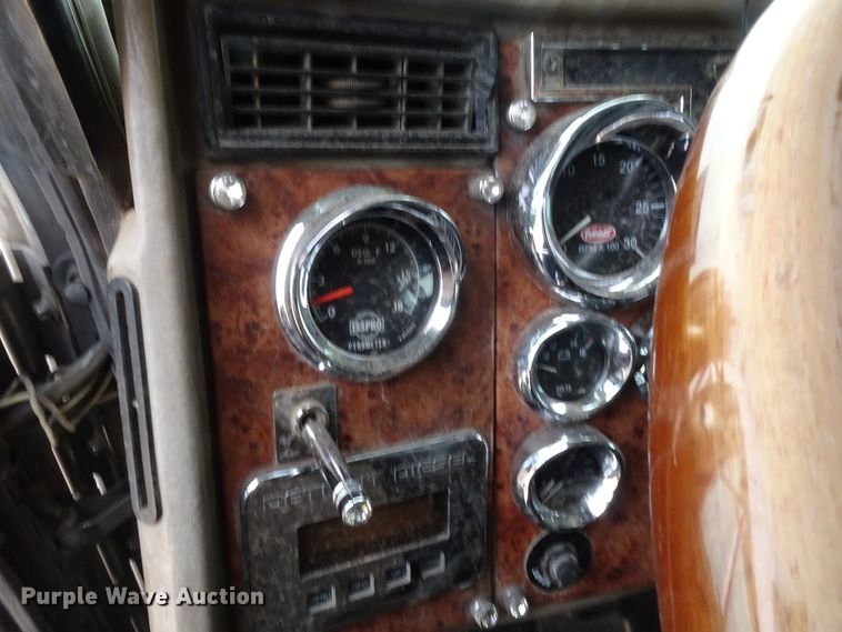 image for item GC9090 2000 Peterbilt 379 semi truck