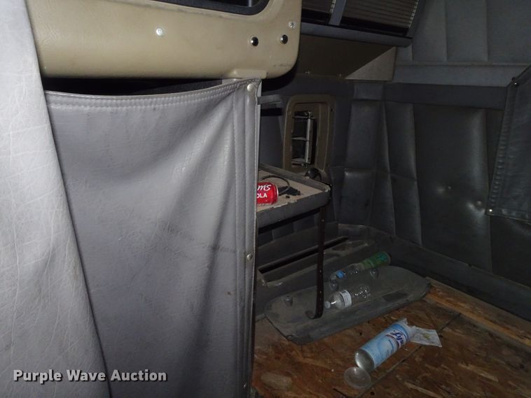 image for item GC9090 2000 Peterbilt 379 semi truck