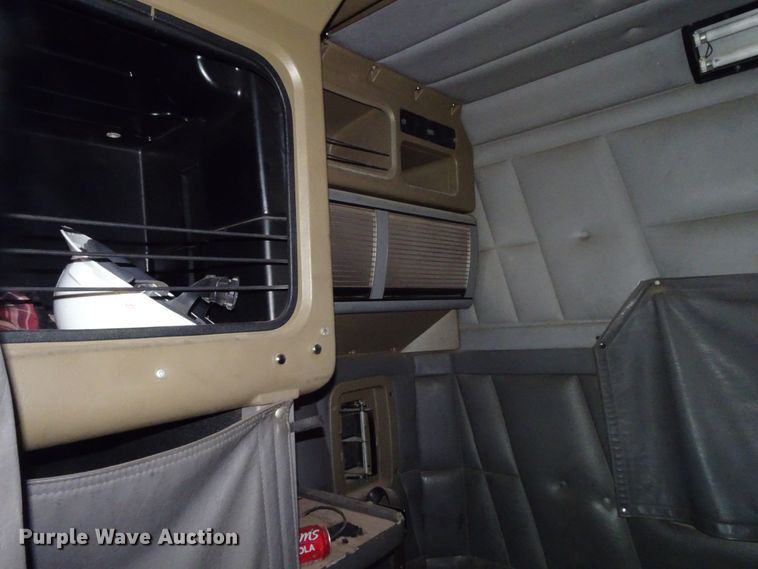 image for item GC9090 2000 Peterbilt 379 semi truck