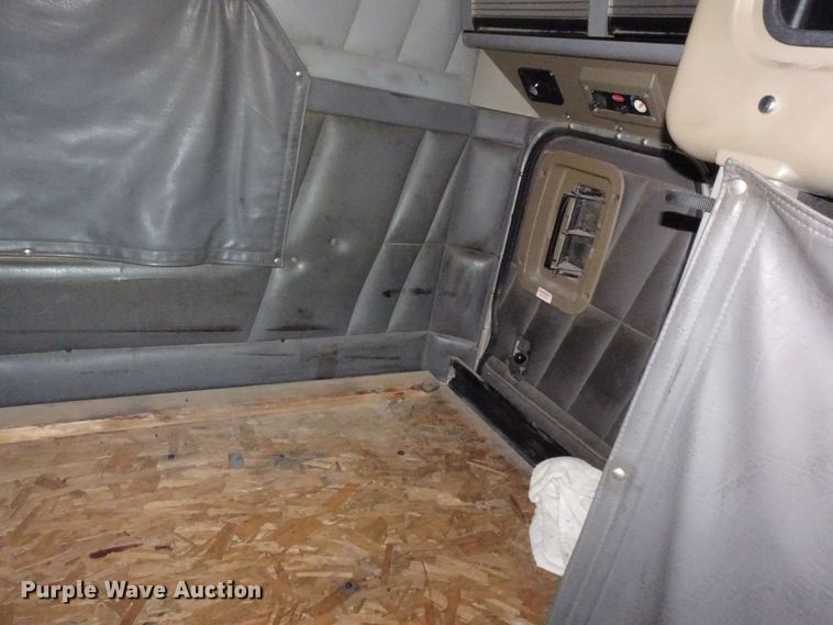 image for item GC9090 2000 Peterbilt 379 semi truck