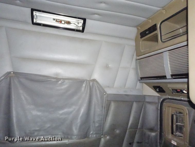 image for item GC9090 2000 Peterbilt 379 semi truck