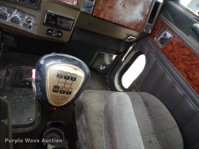 image for item GC9090 2000 Peterbilt 379 semi truck