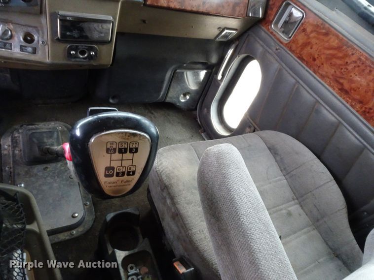 image for item GC9090 2000 Peterbilt 379 semi truck