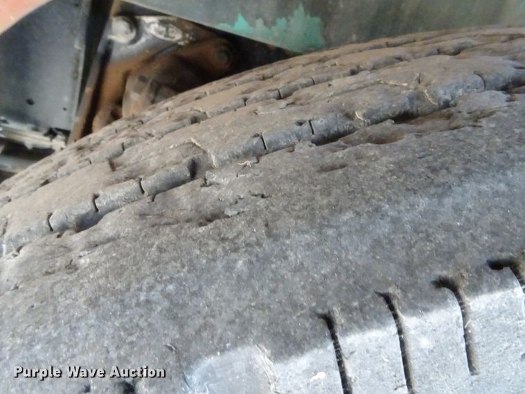 image for item GC9090 2000 Peterbilt 379 semi truck