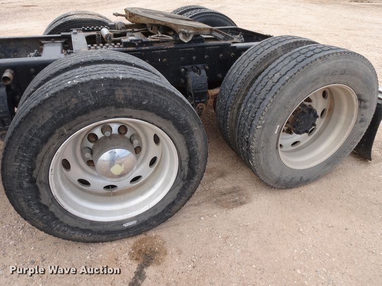 image for item GC9090 2000 Peterbilt 379 semi truck