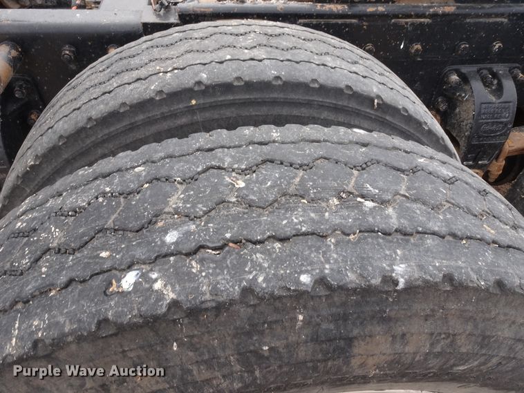 image for item GC9090 2000 Peterbilt 379 semi truck