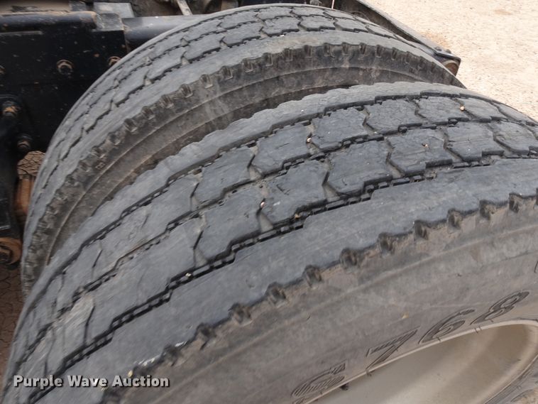 image for item GC9090 2000 Peterbilt 379 semi truck