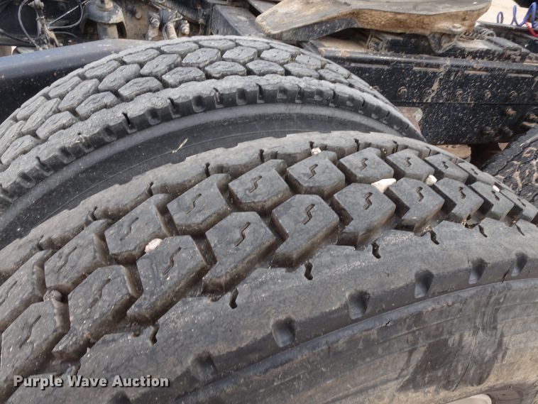 image for item GC9090 2000 Peterbilt 379 semi truck