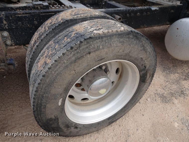 image for item GC9090 2000 Peterbilt 379 semi truck