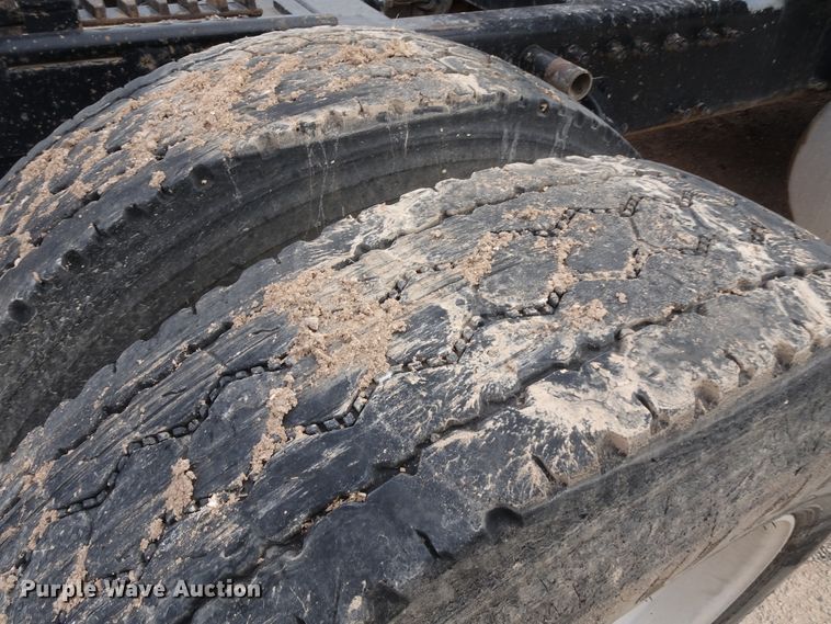 image for item GC9090 2000 Peterbilt 379 semi truck