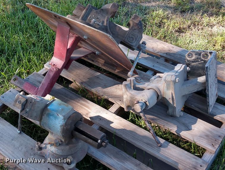 image for item EQ9320 (3) vises