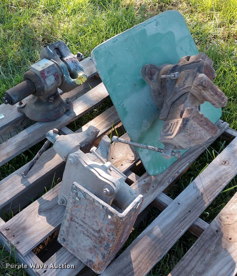 image for item EQ9320 (3) vises