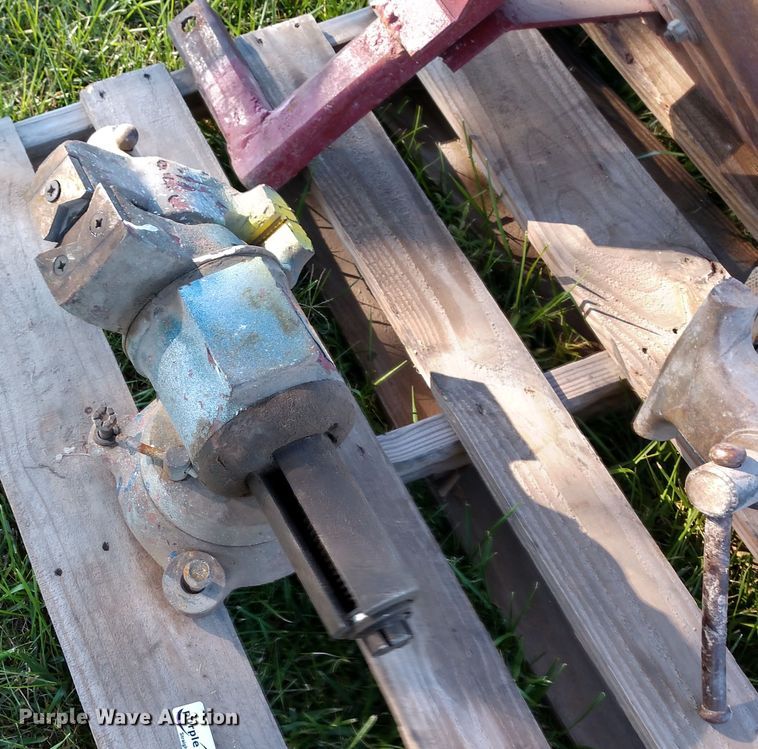 image for item EQ9320 (3) vises