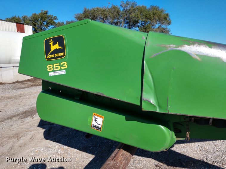 image for item EQ9325 John Deere 853 all-crop row head