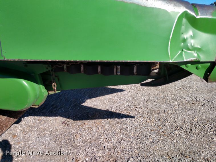 image for item EQ9325 John Deere 853 all-crop row head