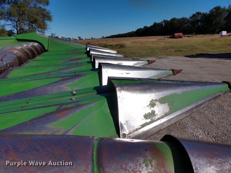 image for item EQ9325 John Deere 853 all-crop row head