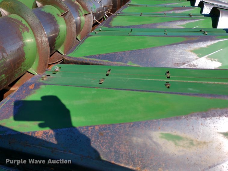 image for item EQ9325 John Deere 853 all-crop row head