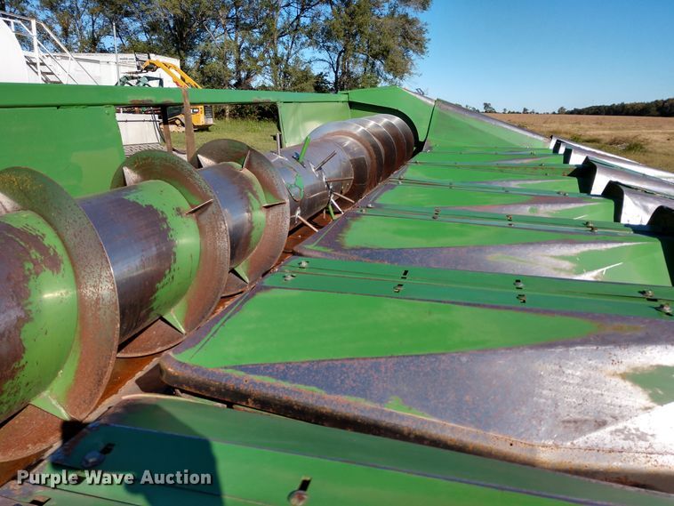 image for item EQ9325 John Deere 853 all-crop row head