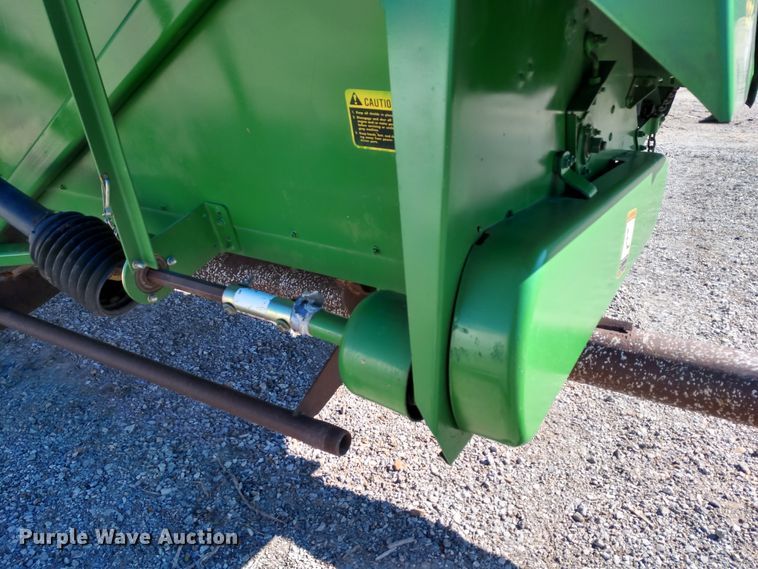 image for item EQ9325 John Deere 853 all-crop row head
