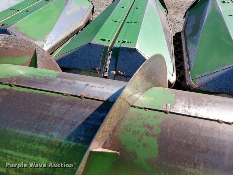 image for item EQ9325 John Deere 853 all-crop row head
