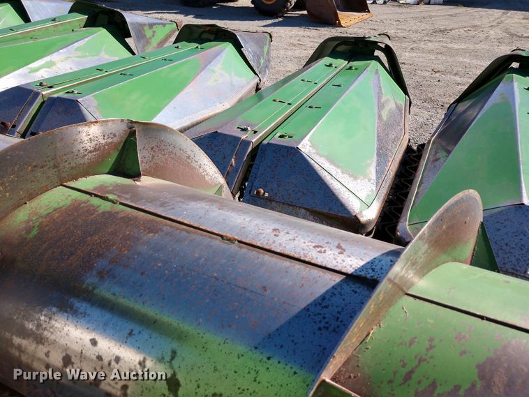 image for item EQ9325 John Deere 853 all-crop row head